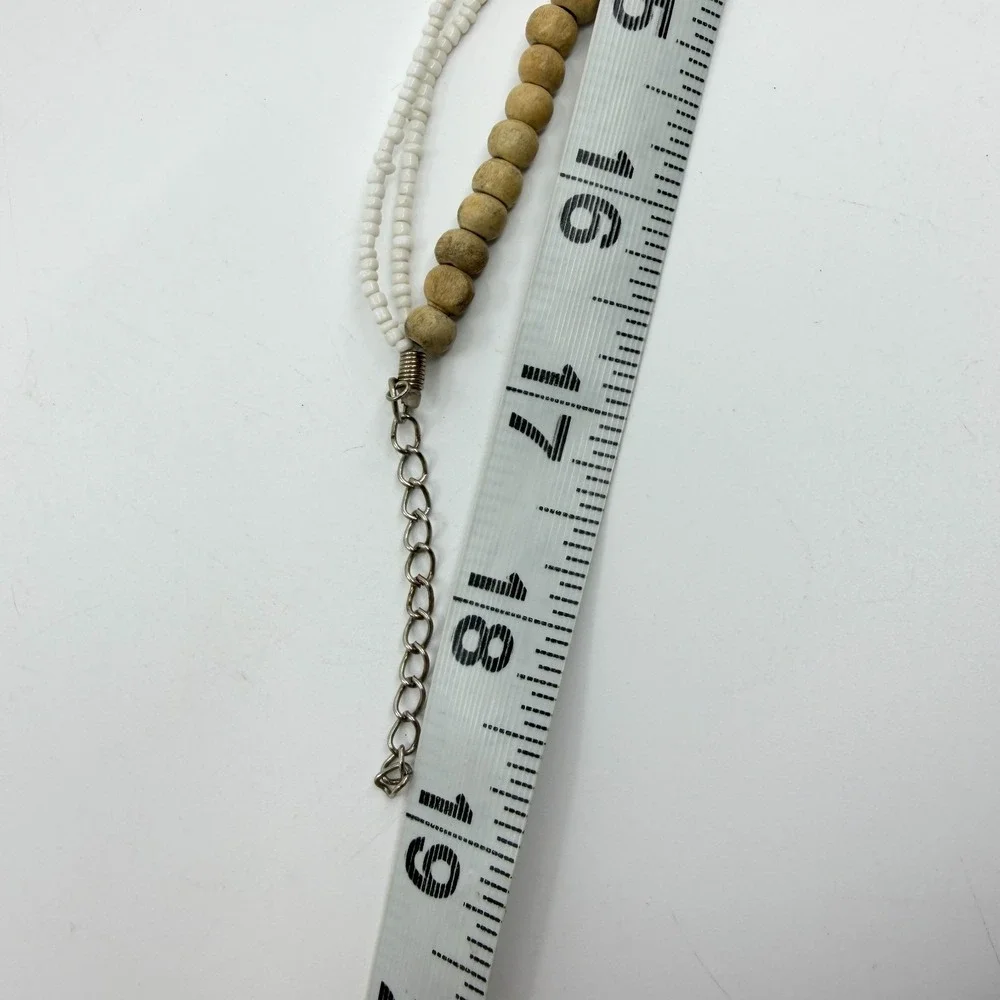Unbranded necklace features